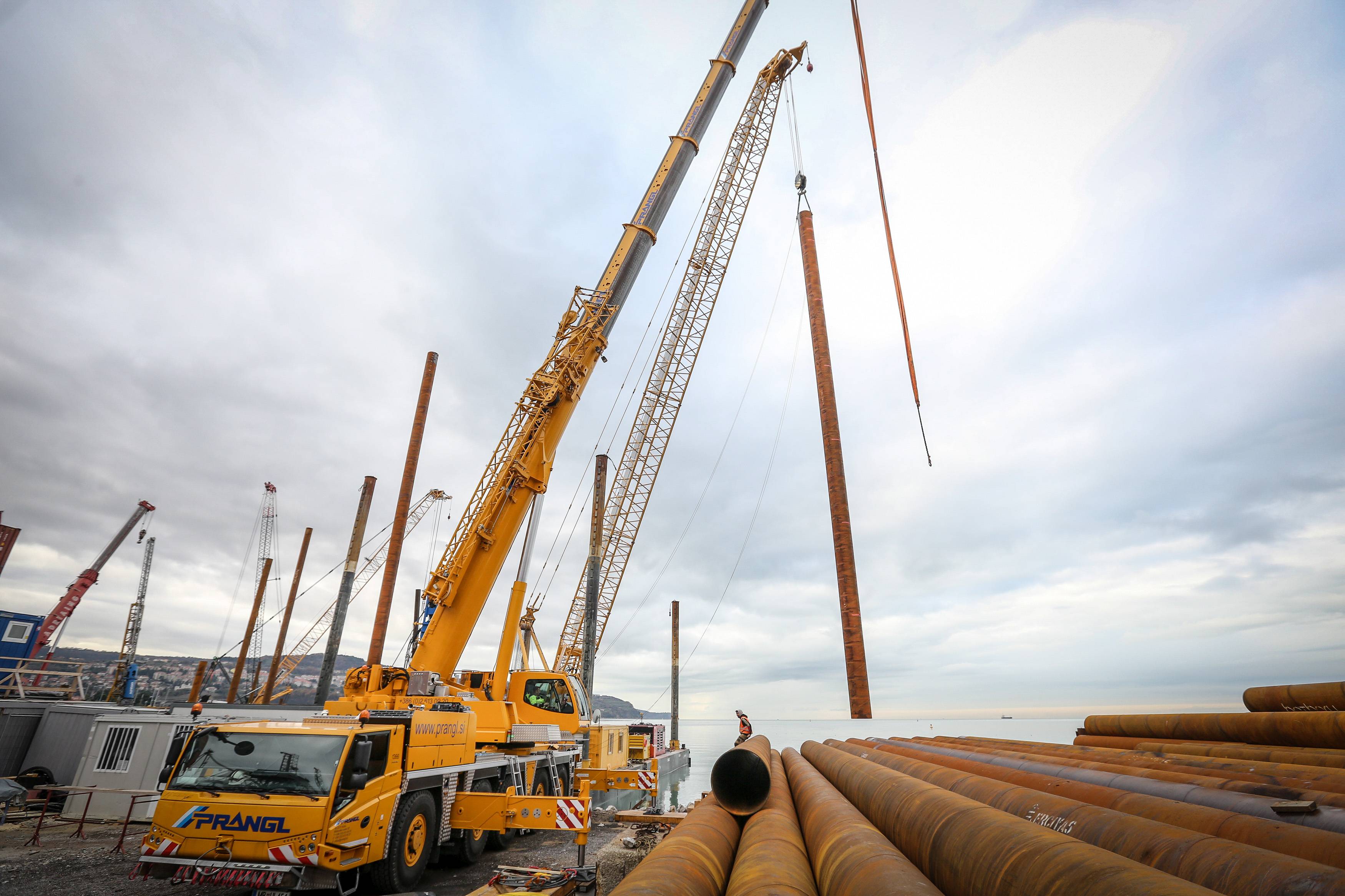 Teleskopkran, Raupenkran, Stahlrohre